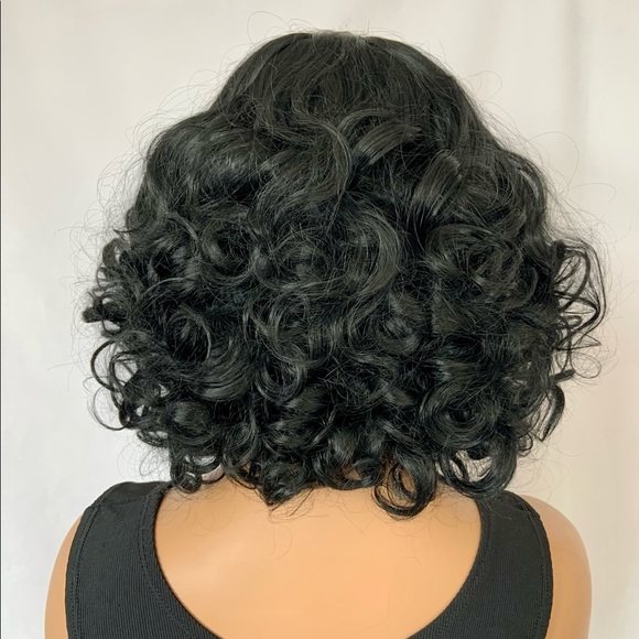 VersaStyle Short Black Synthetic Wig with Vintage Vibes - Picture 7 of 7
